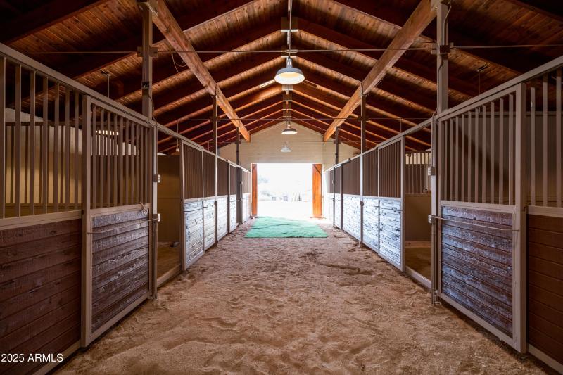 14 Stall Barn