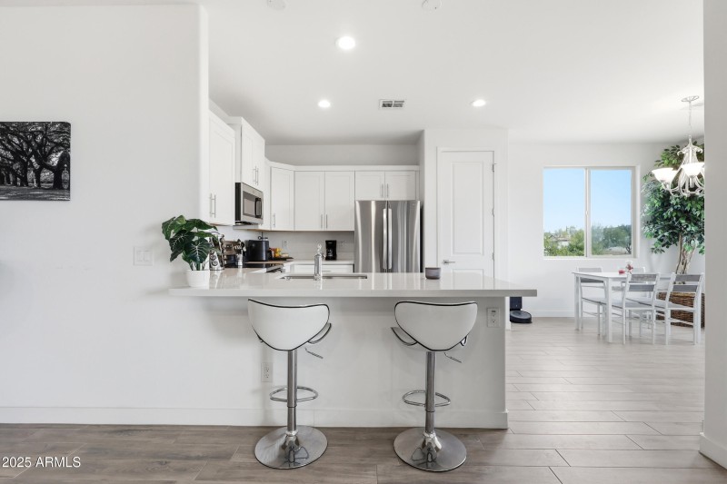 Kitchen/Breakfast Bar