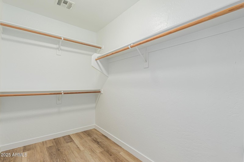 170CAE47-CBAD-416A-A8F9-41E8EBD92144