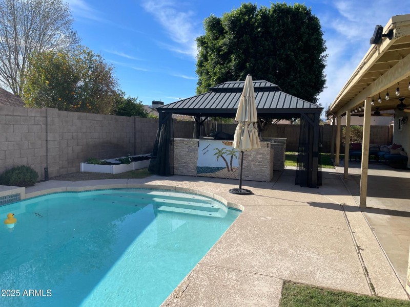 14 Pool with Kitchen