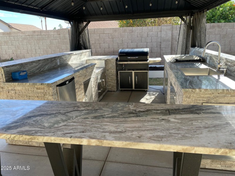 16 Outdoor Kitchen 2