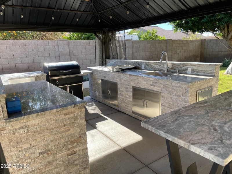 17 Outdoor Kitchen 3