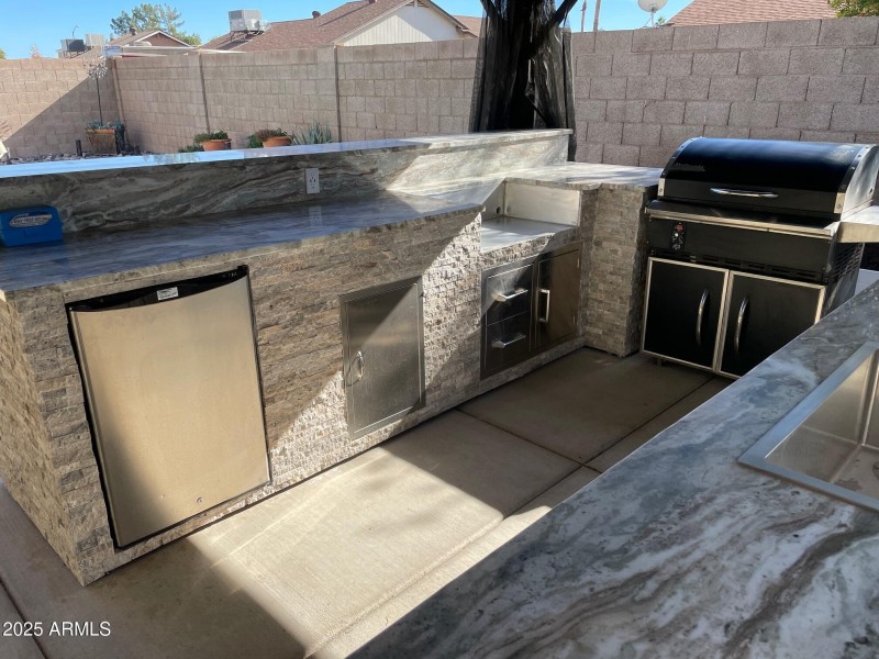 18 Outdoor Kitchen 4