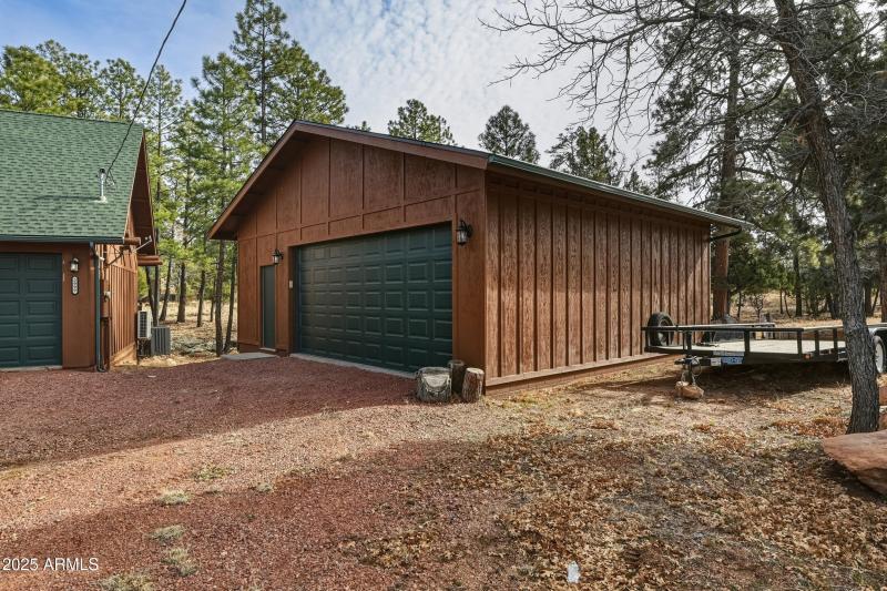Detached garage