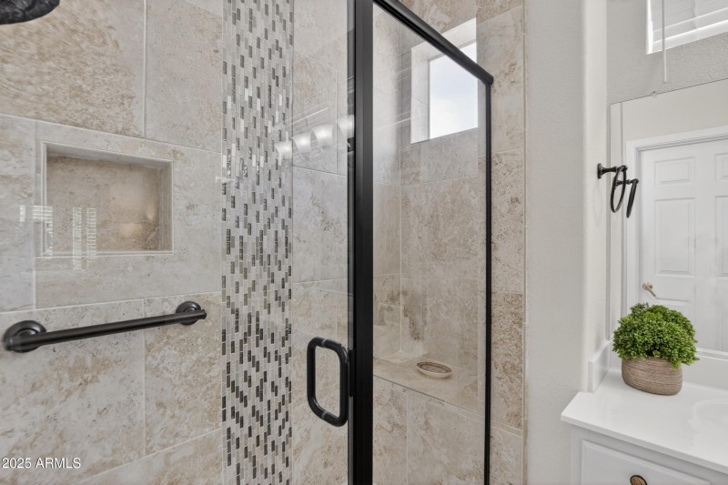 Walk In Shower w/Ledge