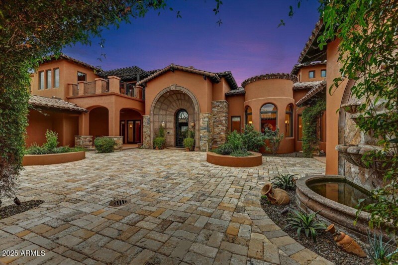 Front Courtyard/Entry
