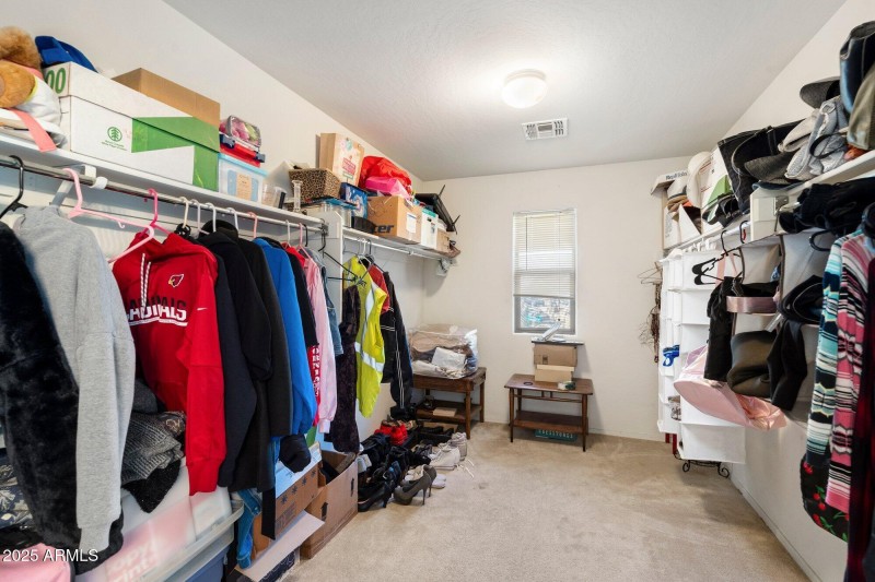 LARGE PRIMARY CLOSET