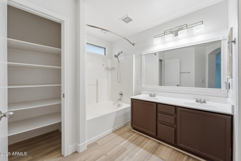 020-primary-bathroom