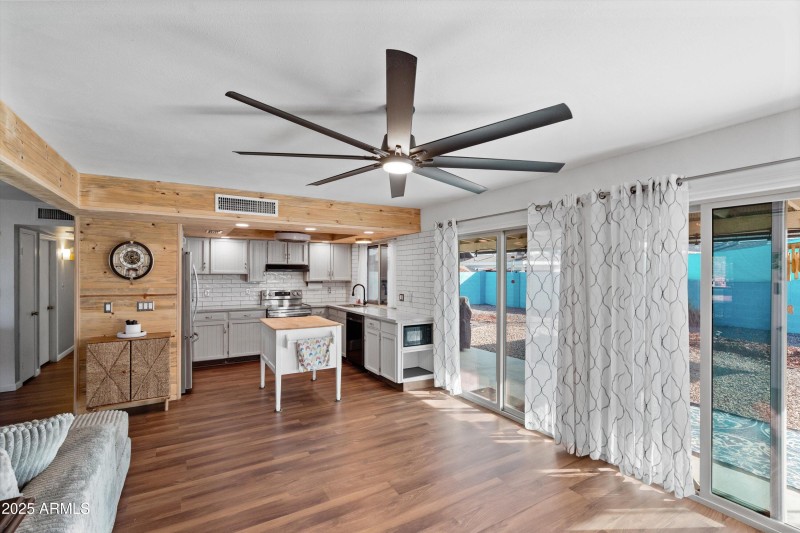 10-Dining to Kitchen