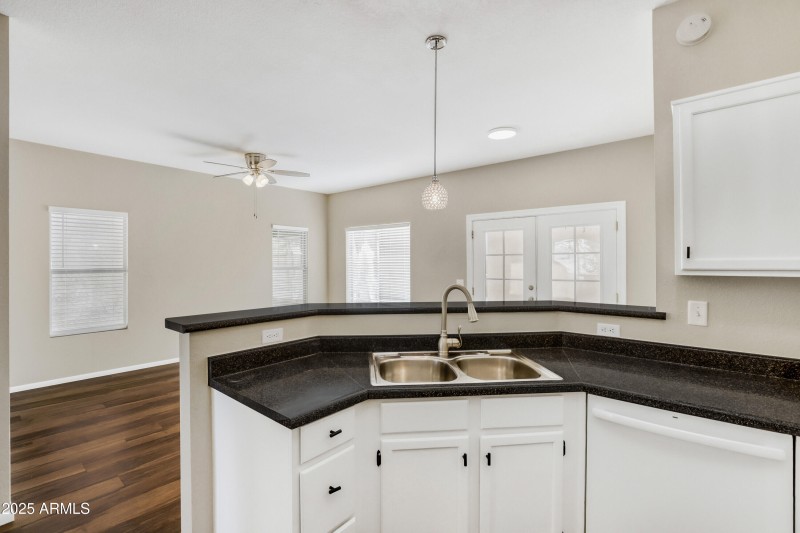 6827 w Aire Libre Ave - MLS Sized - 006