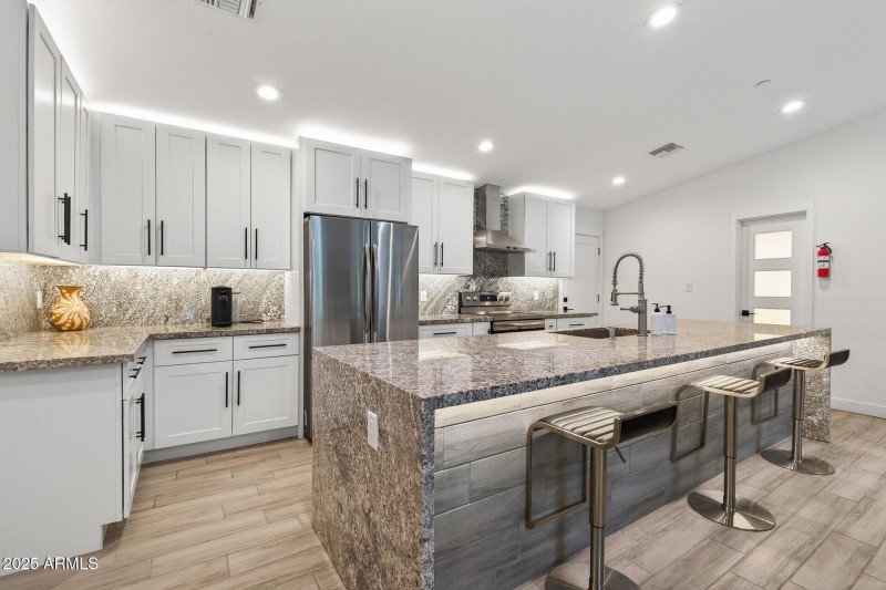 14_7719_E_Rovey_Ave14_mls