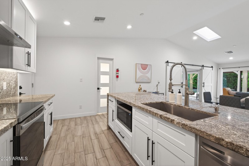 18_7719_E_Rovey_Ave18_mls