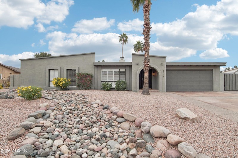 11-web-or-mls-E Shaw Butte Dr-0705-001