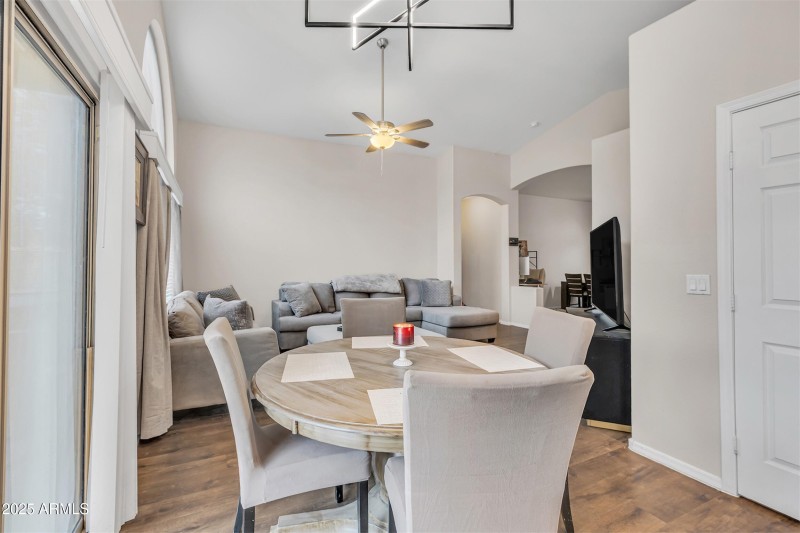 12_kitchen dinning area