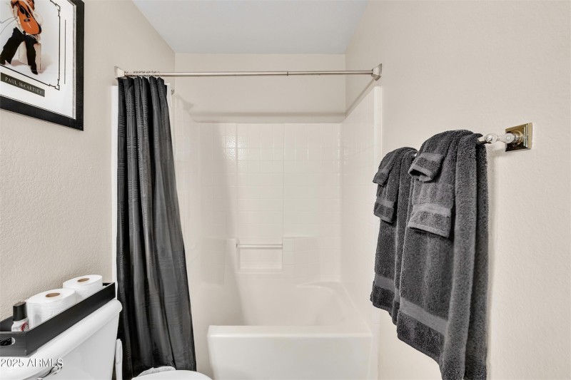 26_guest bathroom