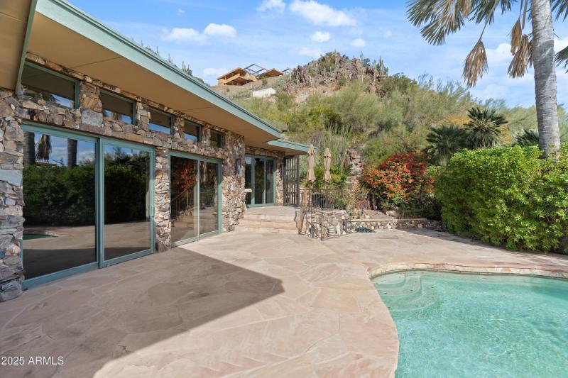 7310 N Highcliff Dr-50