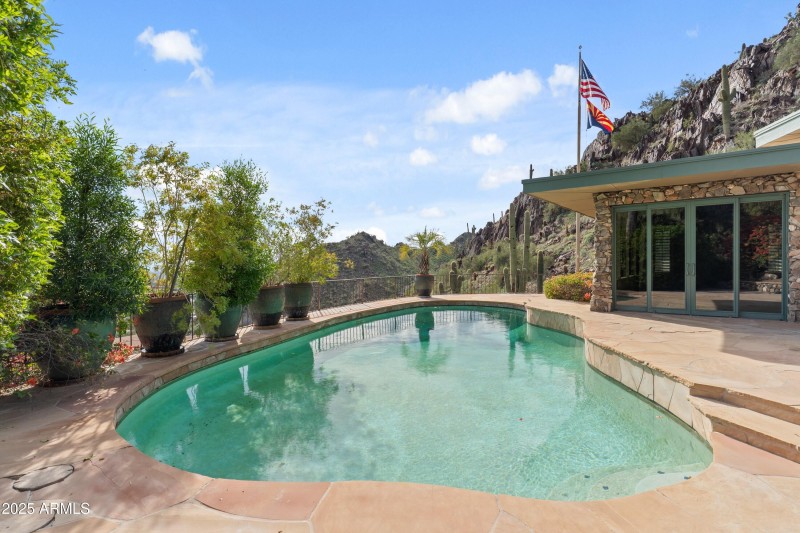 7310 N Highcliff Dr-52