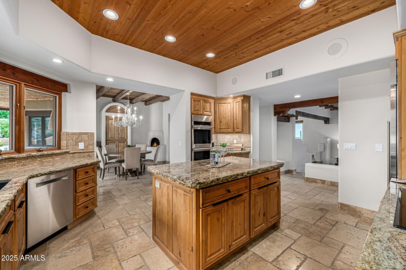 Spacious & Flowing Kitchen Layout