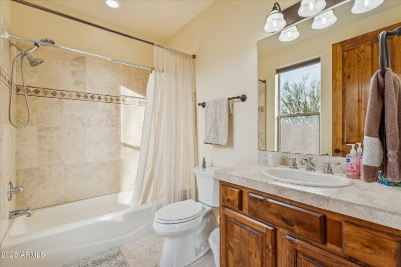 Guest bath 2 ensuite