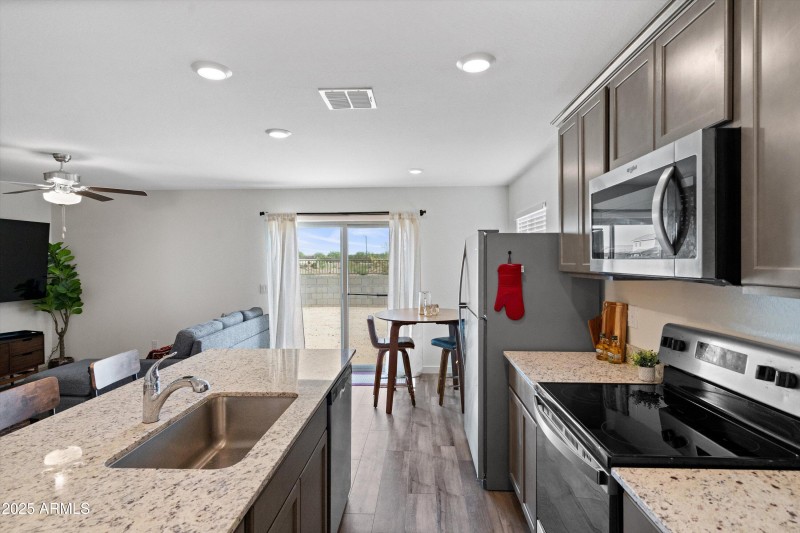 10-Kitchen