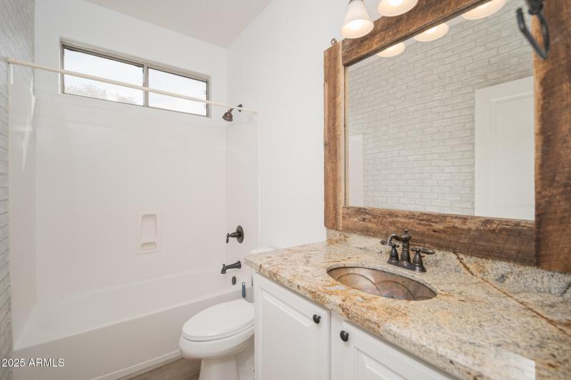 31_Downstairs-Bath_01