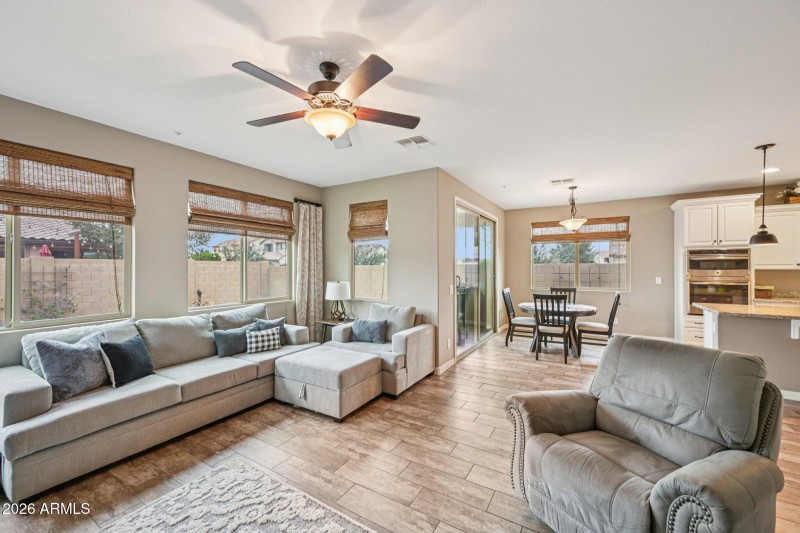 3-web-or-mls-E Lodgepole Dr-S0201-007