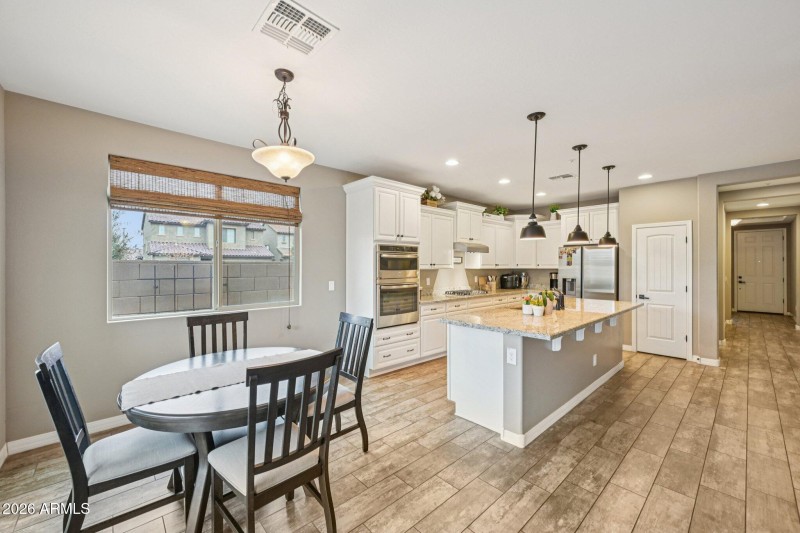 5-web-or-mls-E Lodgepole Dr-S0201-010