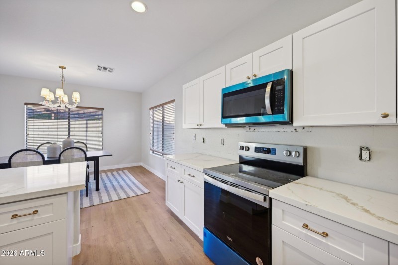13-web-or-mls-W Charter Oak Rd-013