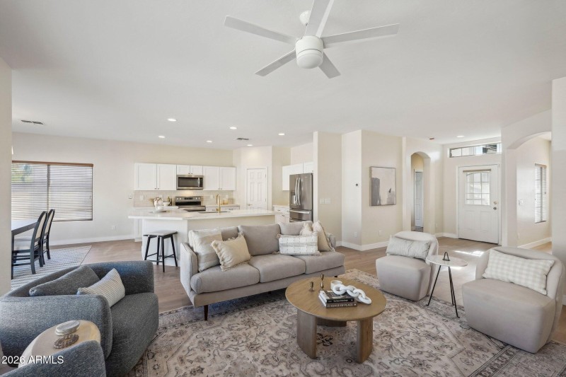 Living & Kitchen