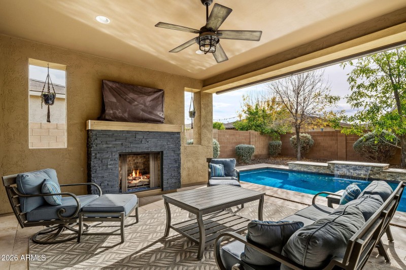 015__3921 E Chestnut Ln