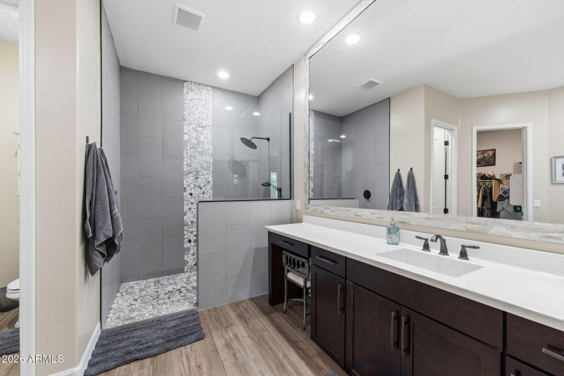 023__3921 E Chestnut Ln