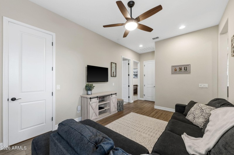 026__3921 E Chestnut Ln