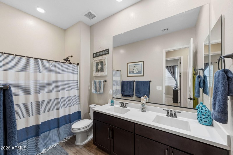 029__3921 E Chestnut Ln