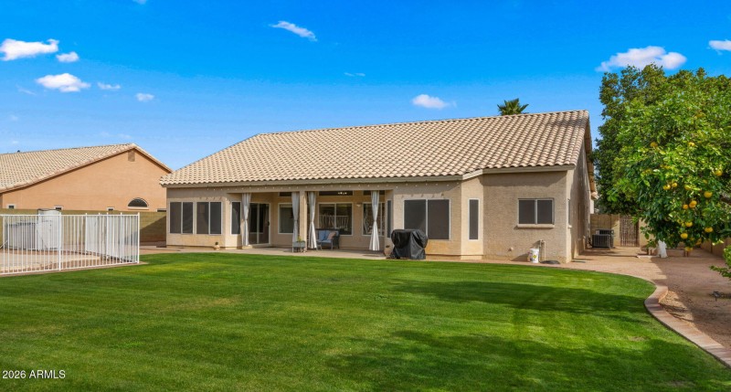 47-web-or-mls-Backyard11