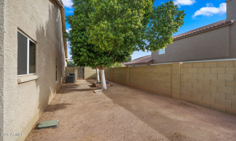 49-web-or-mls-Backyard9