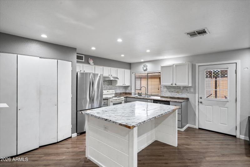 09-Kitchen