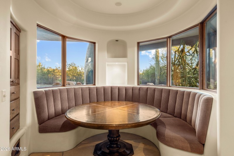 016_Kitchen Dining with Vistas