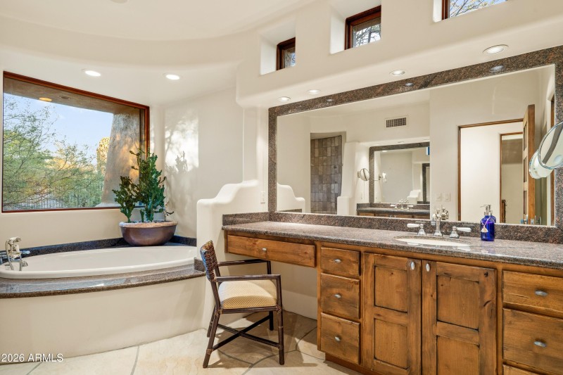 020_Primary Luxury Spa Bath