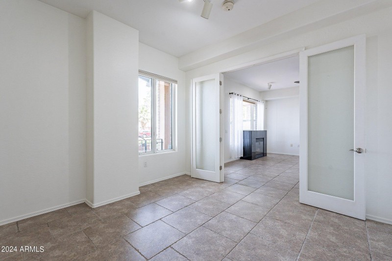 office/ den or 3d bedroom