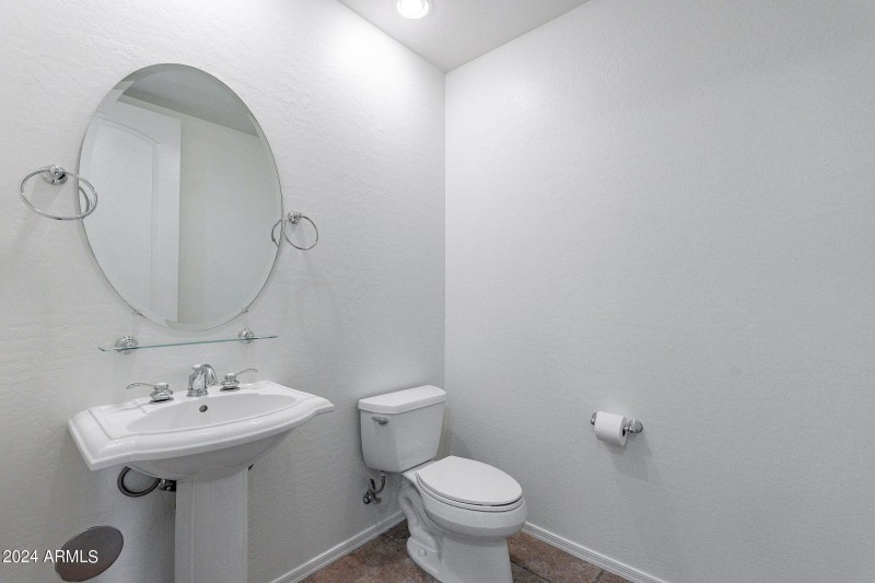 guest bath on 1st floor