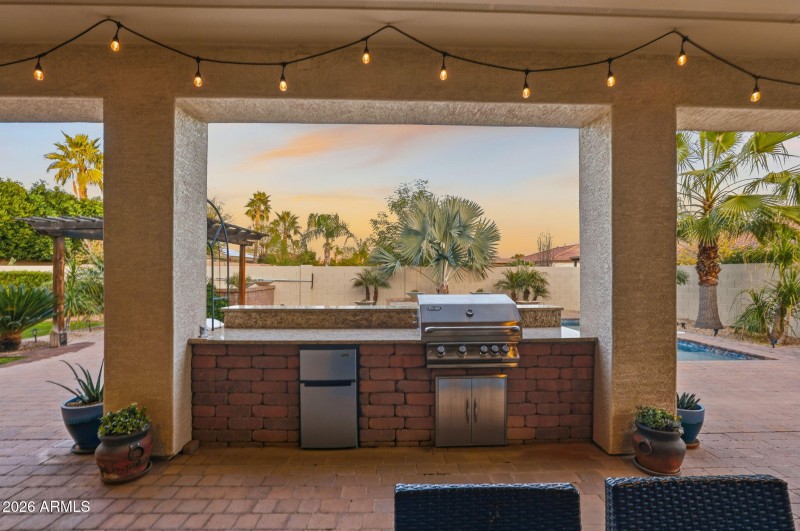 Built In BBQ and Fridge