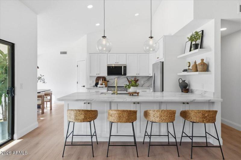 17-501 E Melody Ln_RedHogMedia