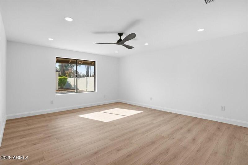 25-501 E Melody Ln_RedHogMedia