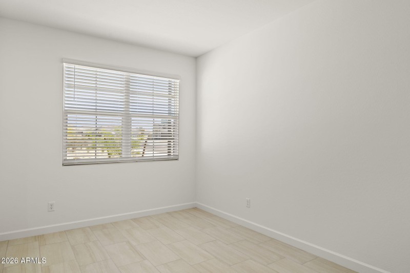 6-web-or-mls-23925-w-hopi-st-2001