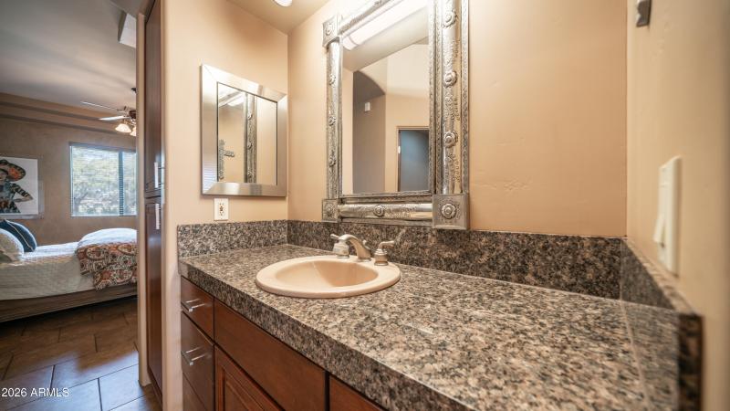 Master Vanity 2