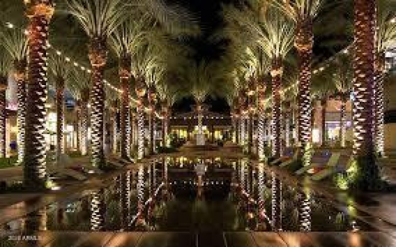 Scottsdale Qrtr strolling