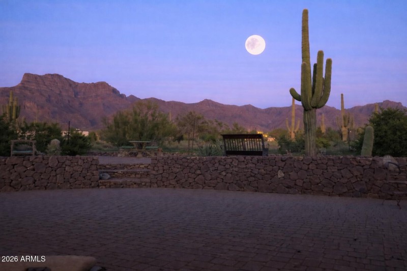 moonshot 6619 E Quail