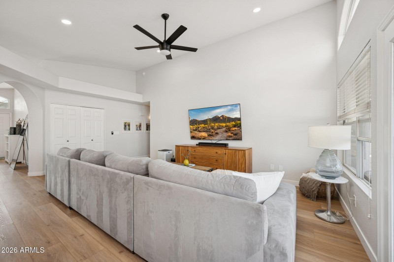 12-web-or-mls-1516-e-windsong-dr