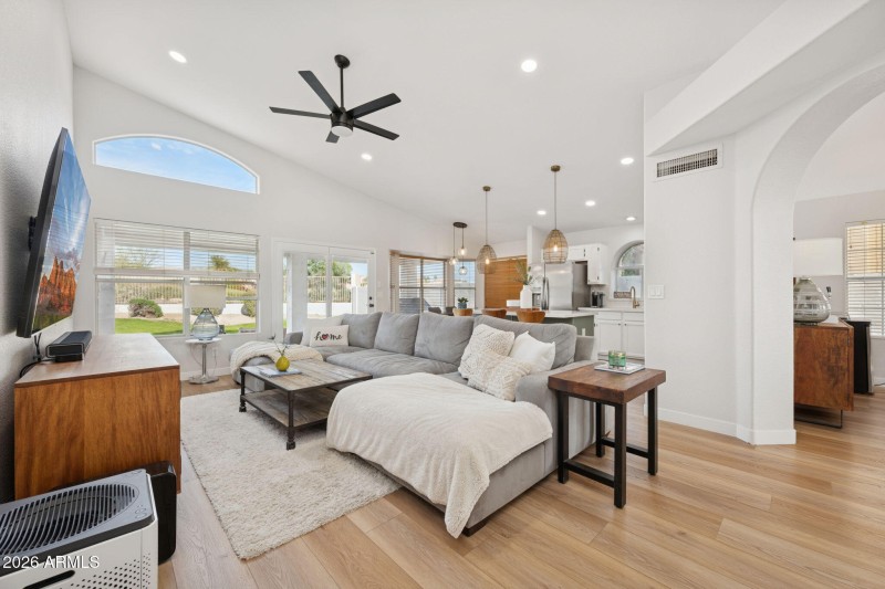 11-web-or-mls-1516-e-windsong-dr