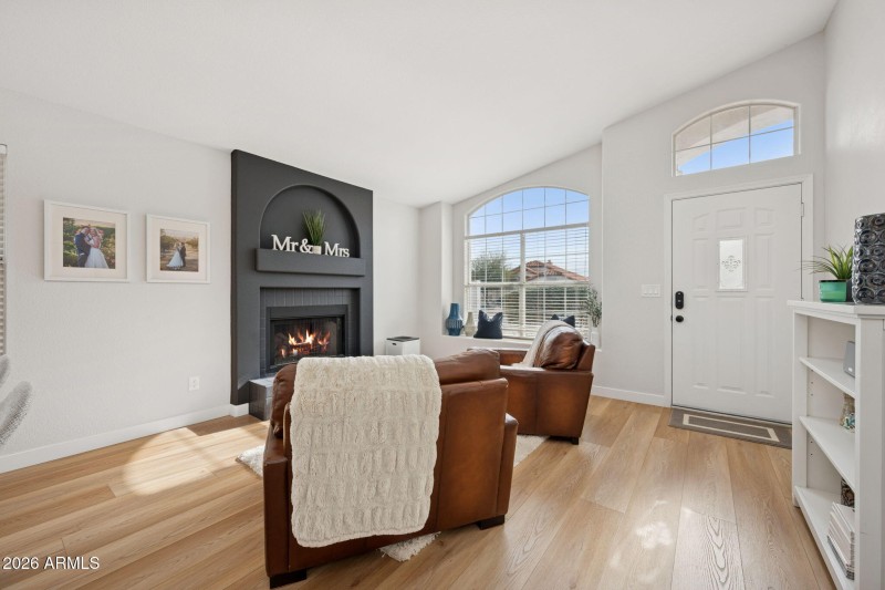 6-web-or-mls-1516-e-windsong-dr